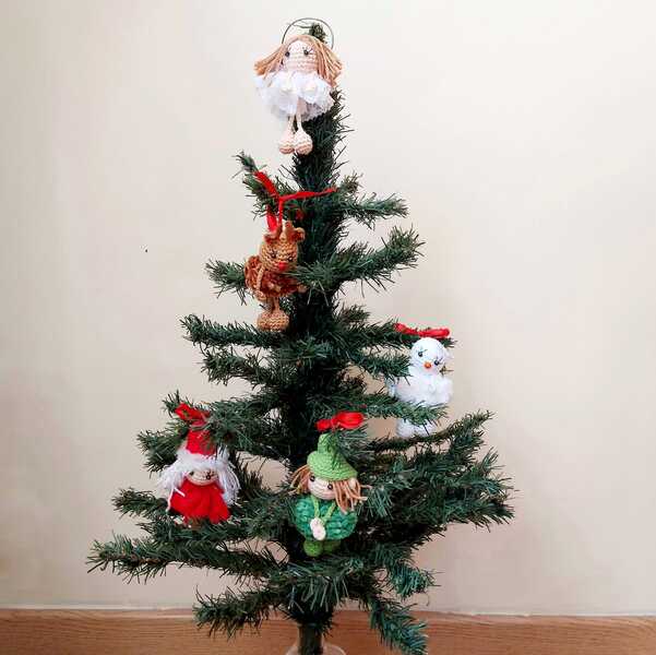 Muñecas de Navidad para el árbol. Un baúl de princesas