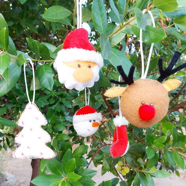 Bolas de Navidad para el árbol. Un baúl de princesas. Madrid