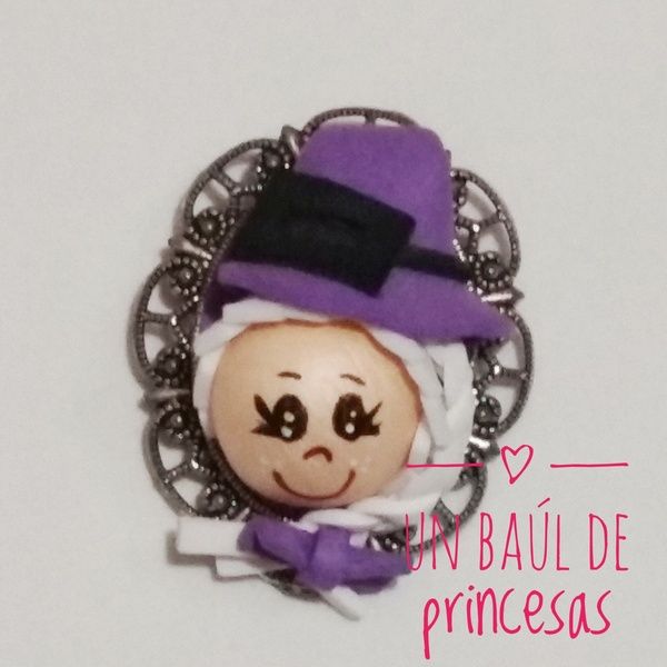 Bruja camafeo. Un baúl de princesas. Madrid