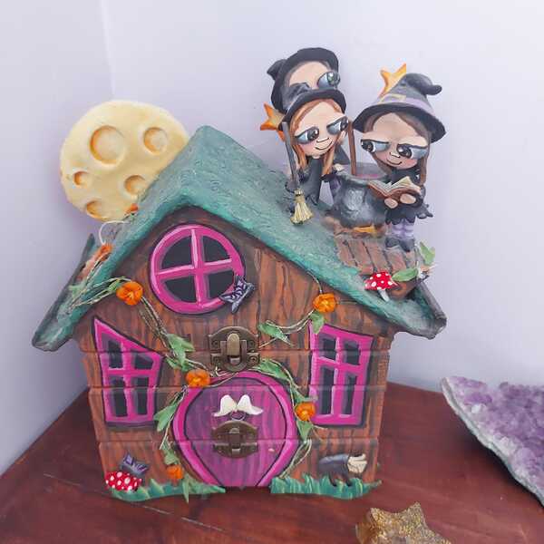 Joyero de brujas. Un baúl de princesas. Madrid